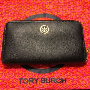 Tory Burch Robinson wallet